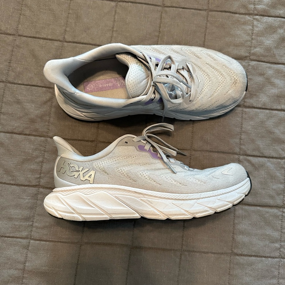 HOKA ARAHI tennis shoes